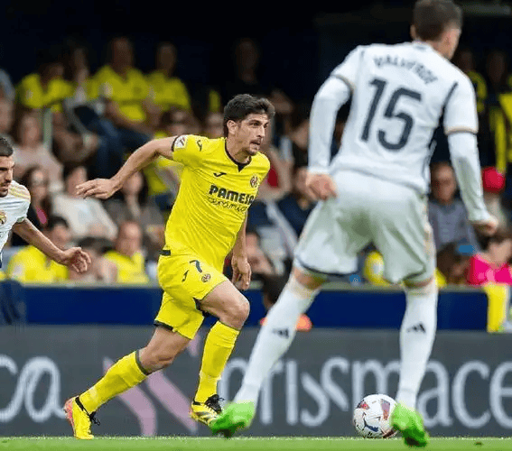 西甲巅峰对决：比利亚雷亚尔主场硬撼皇家马德里，积分与伤病成胜负关键